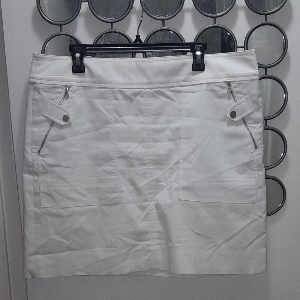 🌺OFF WHITE Skirt with Zipper Pockets